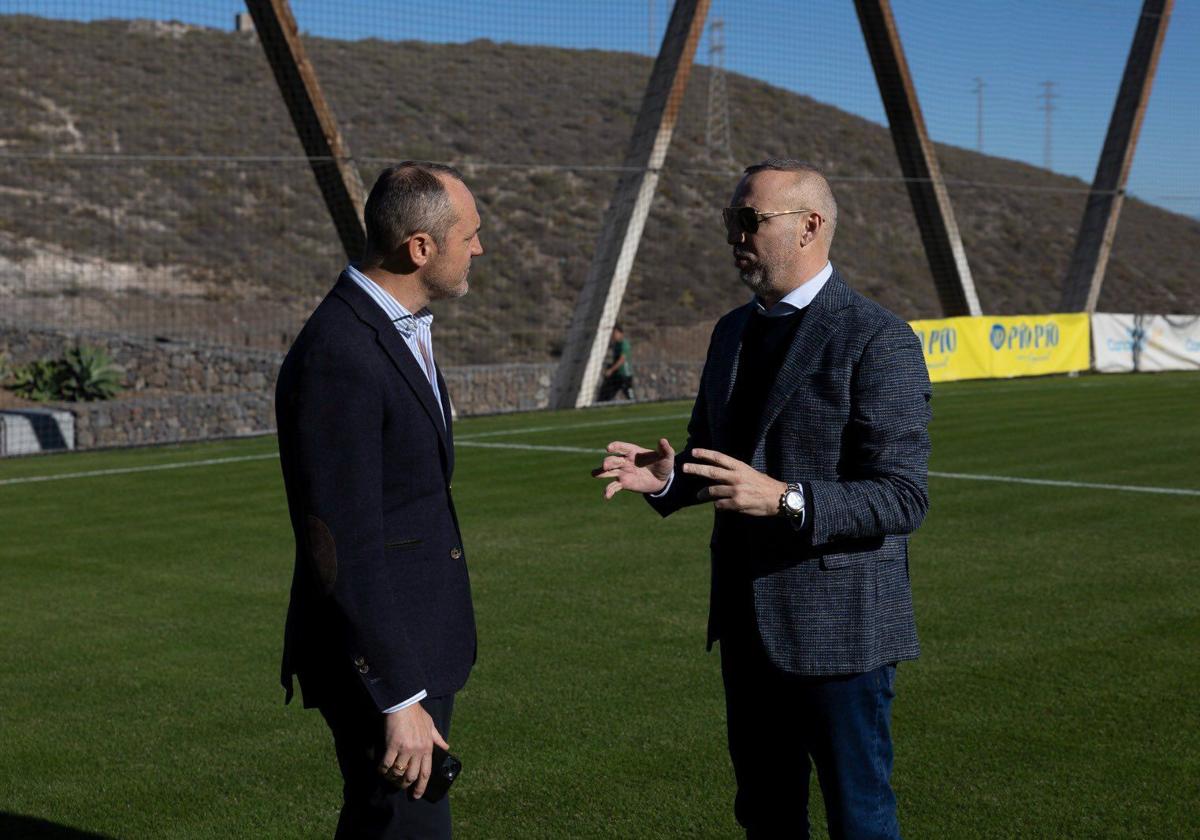 Miguel Ángel Ramírez, con Luis Helguera, en imagen captada en Barranco Seco.