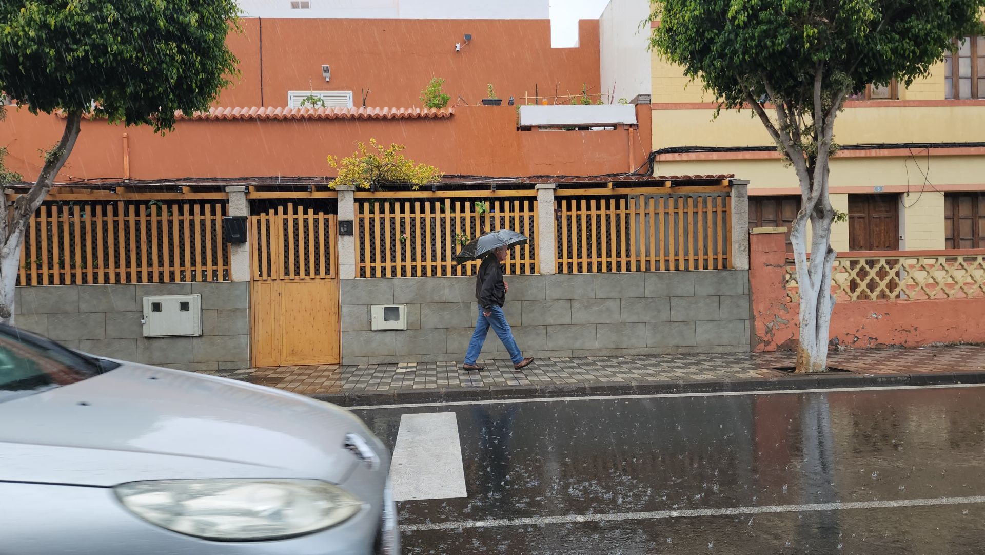 Las abundantes lluvias encharcan Gran Canaria