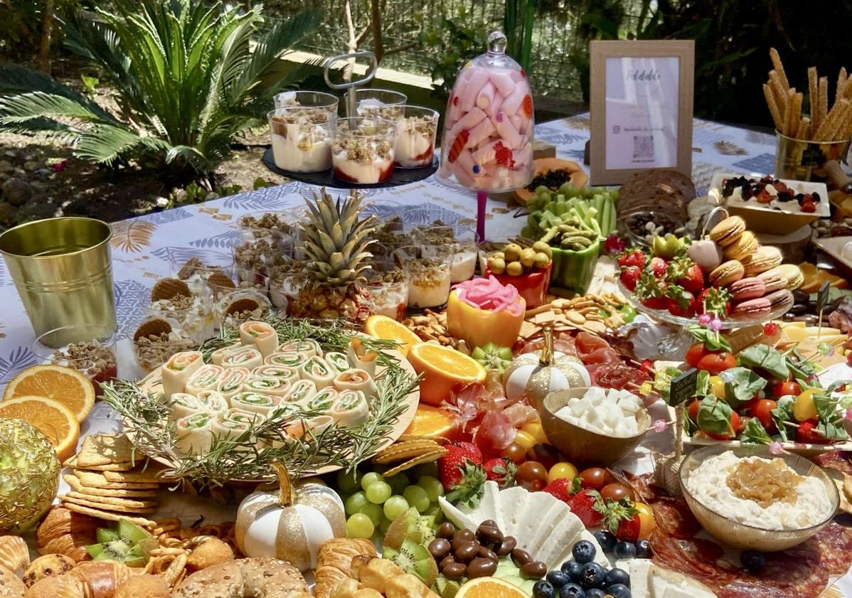 Imagen principal - Mesa de brunch, tabla de sushi y mesa dulce de 'Palatable'