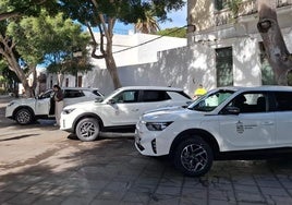 Presentación de los vehículos, en la plaza de Haría.