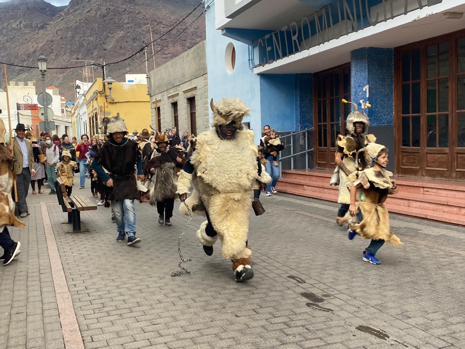 Estampida carnavalera de machos y cabras en La Aldea de San Nicolás