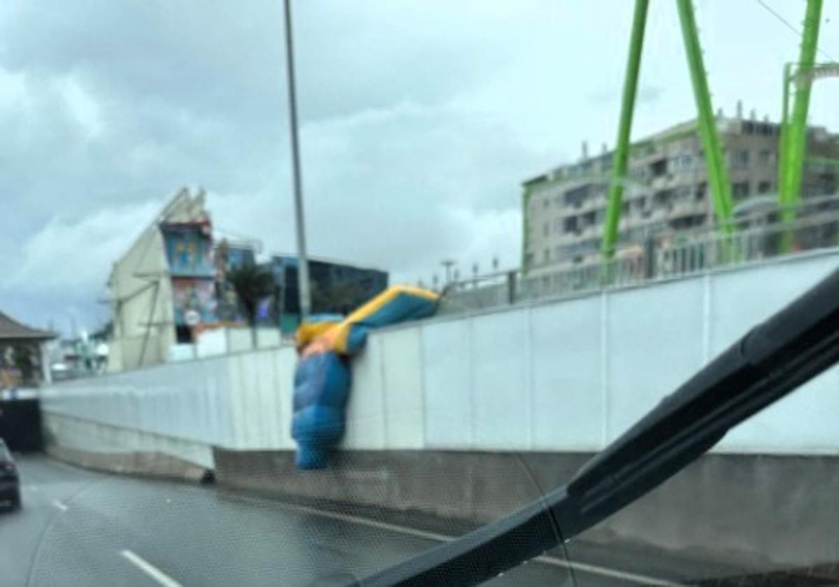 Imagen de la atracción hinchable de la feria habilitada por el carnaval.