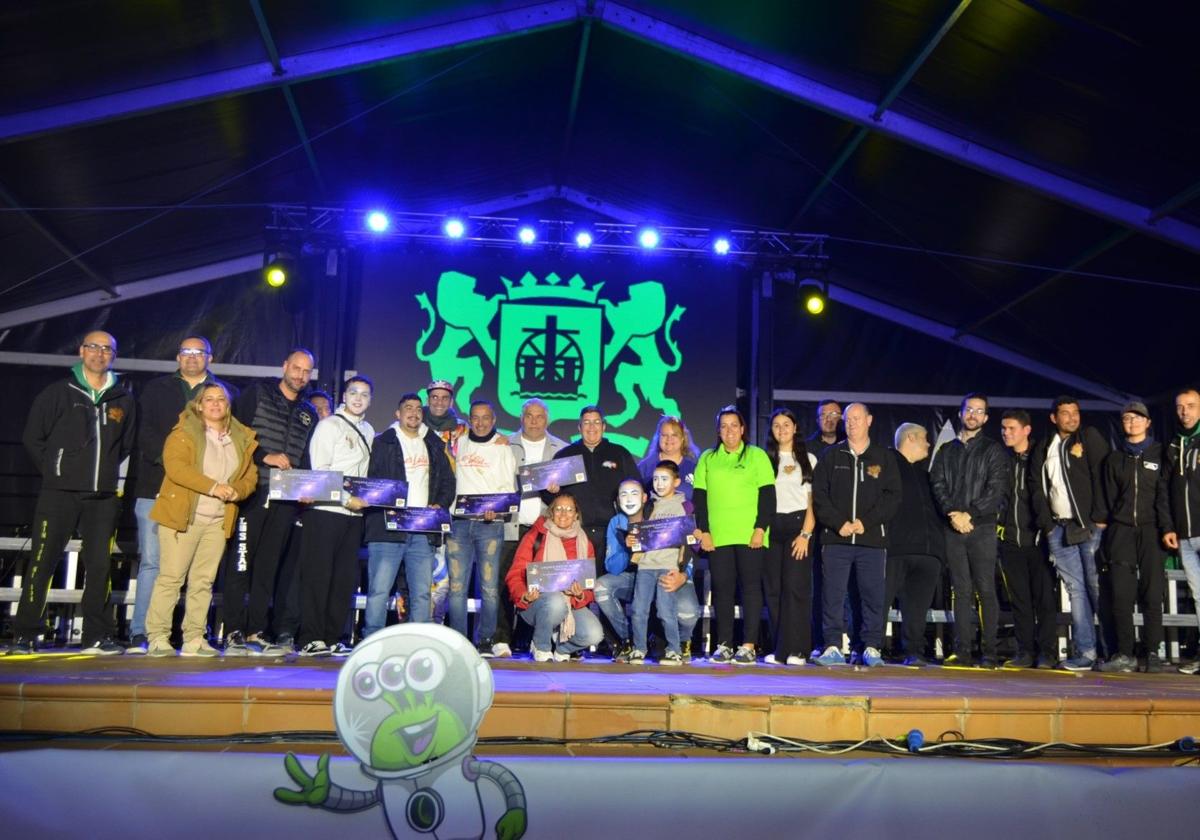 Foto de familia de todos los ganadores del concurso de murgas de Ingenio.