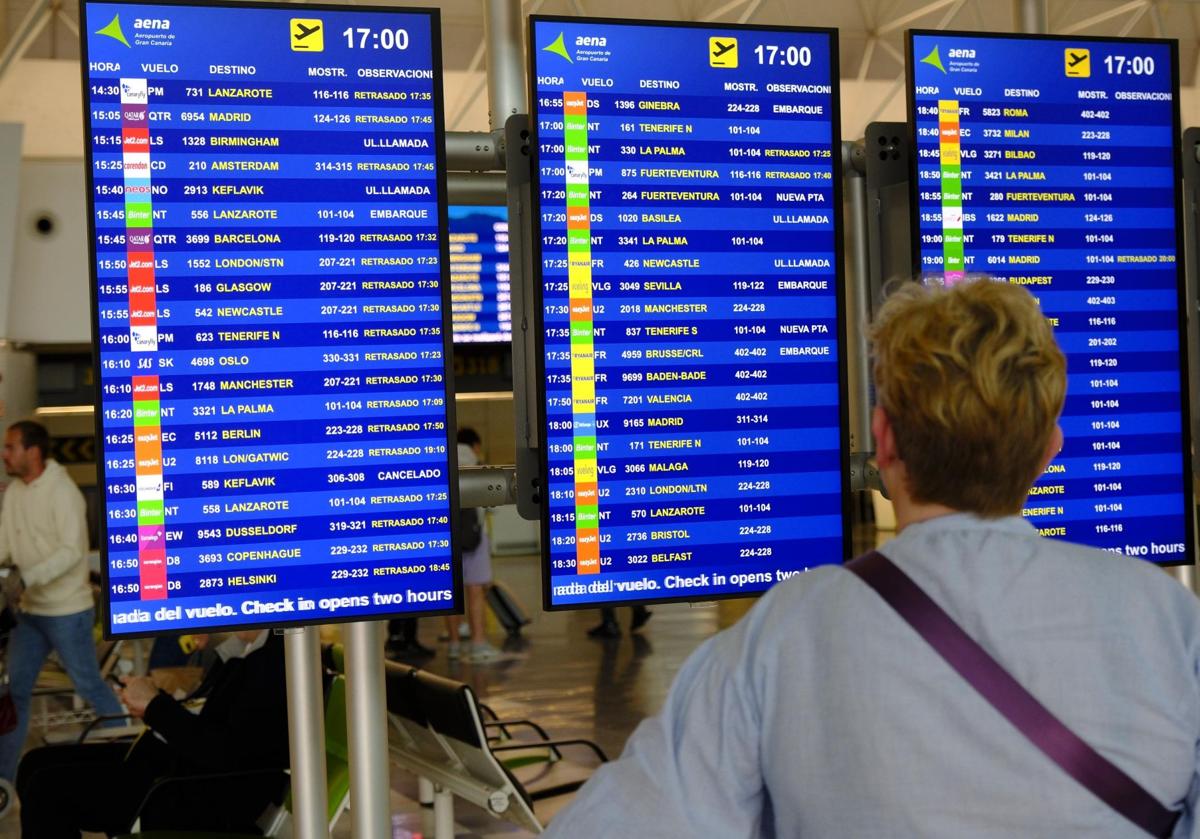 Imagen secundaria 1 - La lluvia provocó el cierre de las pistas del aeropuerto y llevó a desviar vuelos