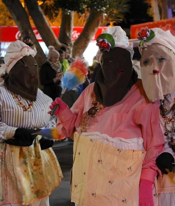 Imagen secundaria 2 - Las mascaritas invaden el casco histórico de Agüimes para celebrar el Carnaval Antiguo