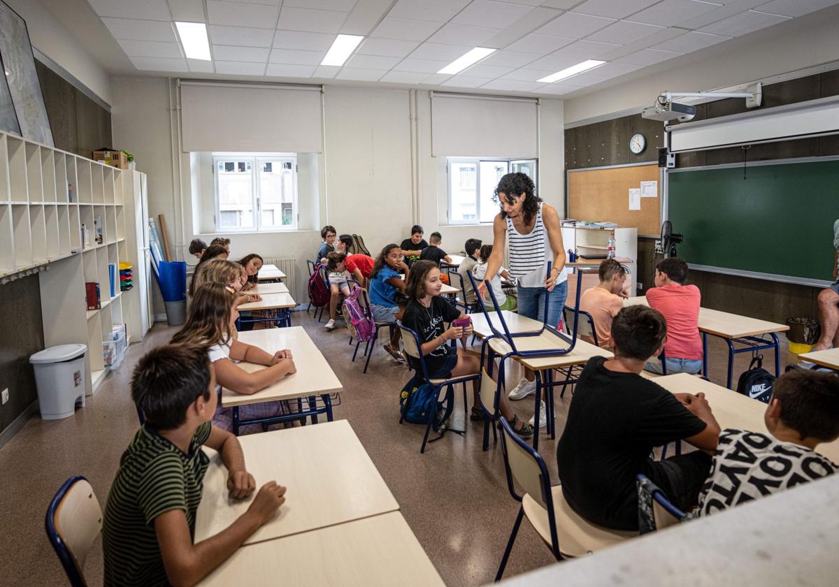 Foto de archivo de un aula en un centro educativo.