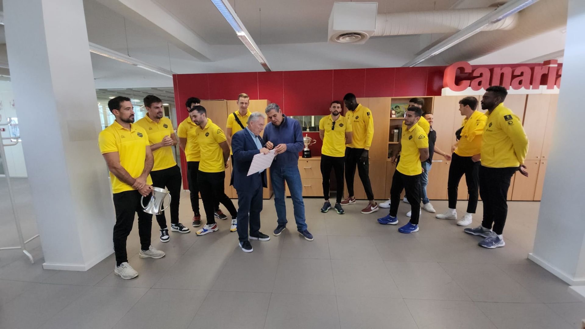 El Guaguas exhibe su Copa del Rey en CANARIAS7
