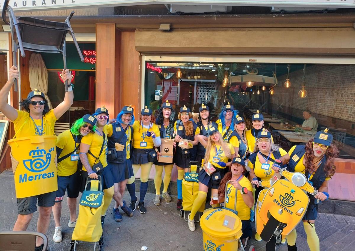 Imagen secundaria 1 - El servicio de Morreos en plena acción en el carnaval de Las Palmas de Gran Canaria. 