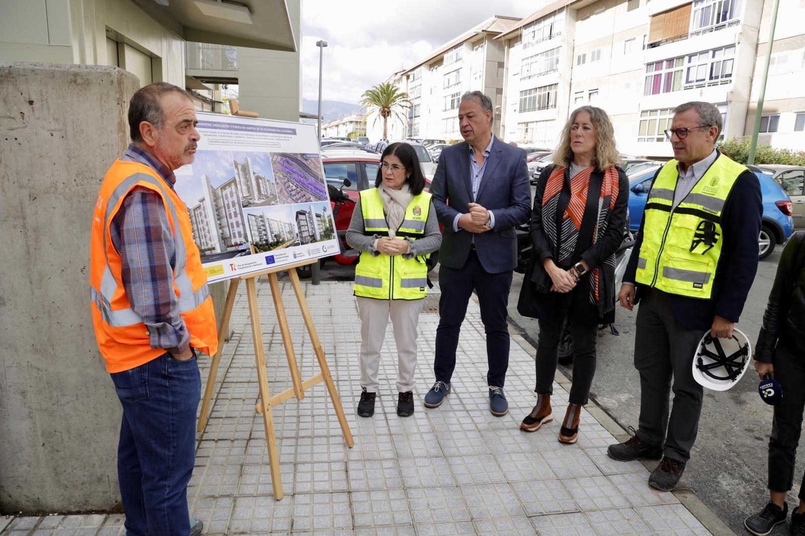 Fase final de la instalación de ascensores en 24 edificios de La Paterna