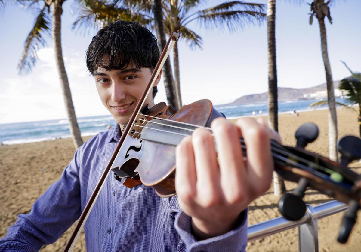 Simón González Chiriqui, en el paseo de Las Canteras.