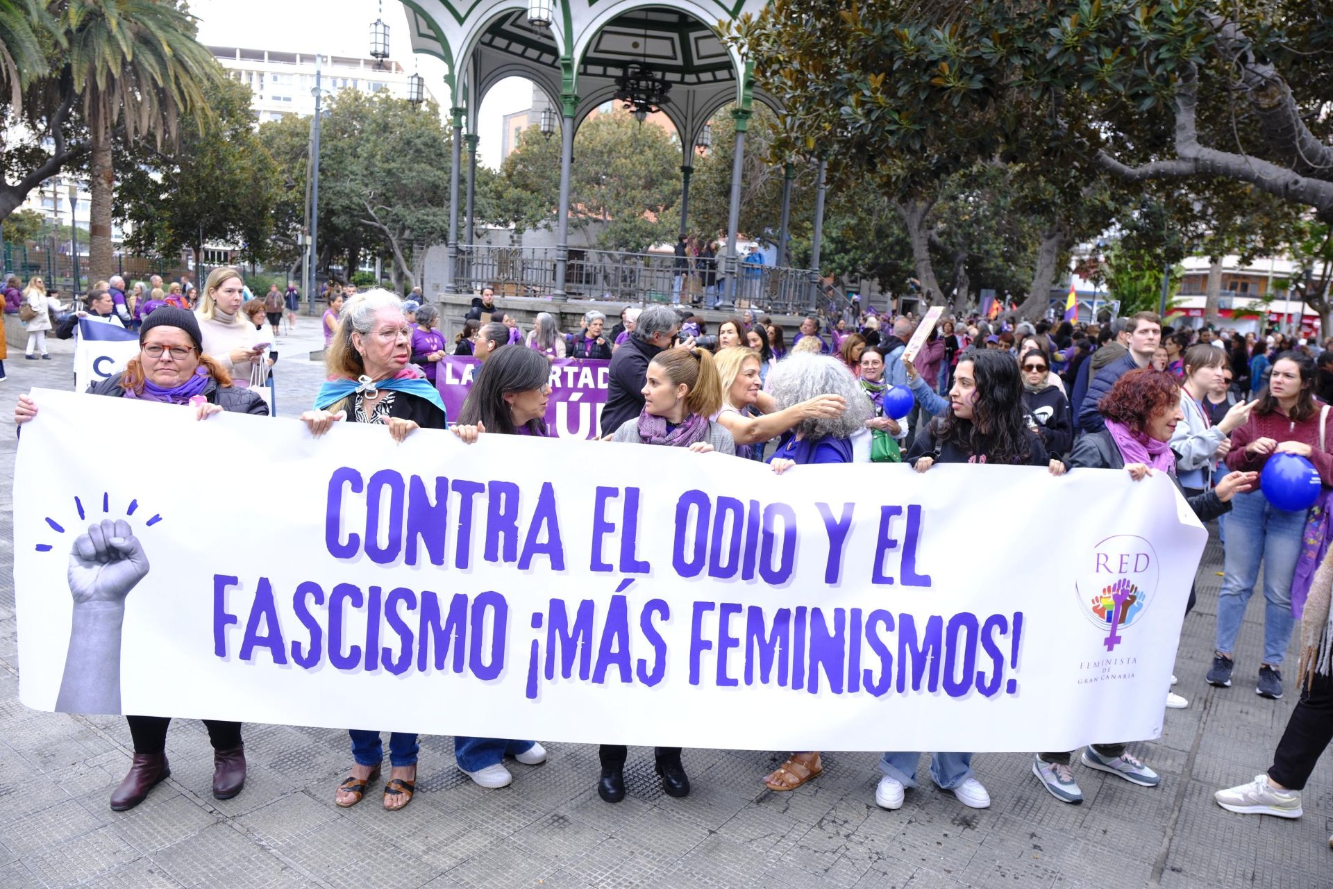 Las calles de la capital grancanaria se visten de lucha y orgullo