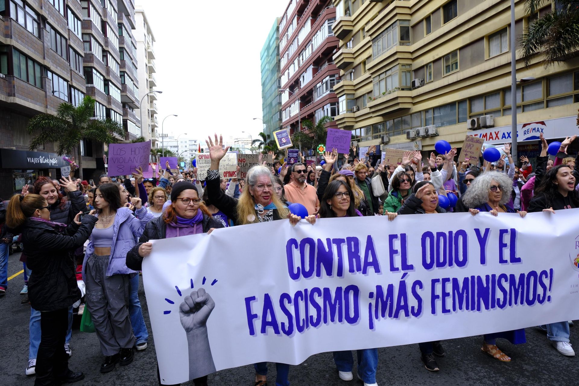 Las calles de la capital grancanaria se visten de lucha y orgullo