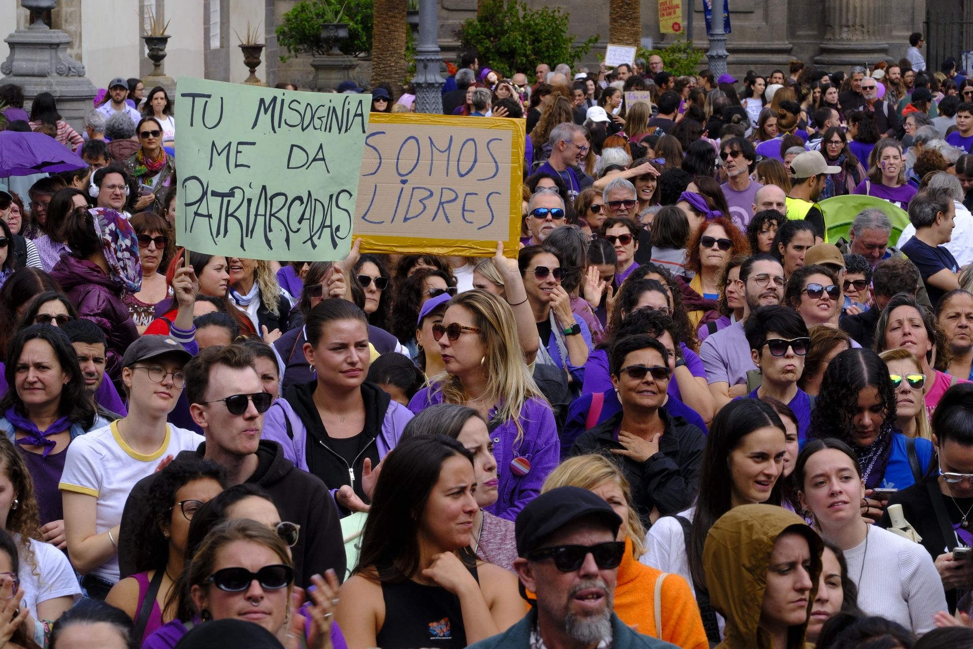 Las calles de la capital grancanaria se visten de lucha y orgullo