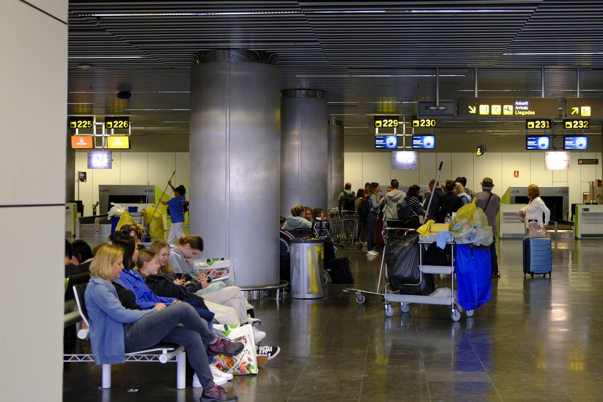 Pasajeros a la espera en Aeropuerto de Gran Canaria.