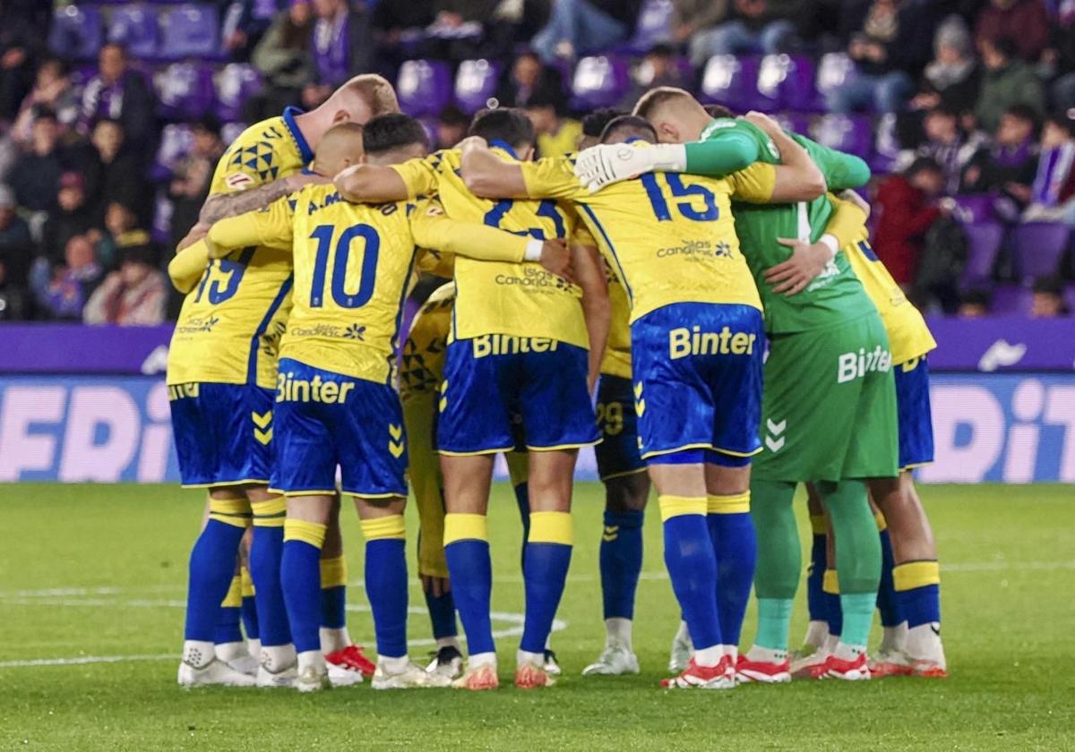 Los jugadores de la UD en el partido frente al Valladolid.