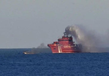 Rebajan los avisos por posible contaminación al no verse manchas de gasoil tras el hundimiento del pesquero