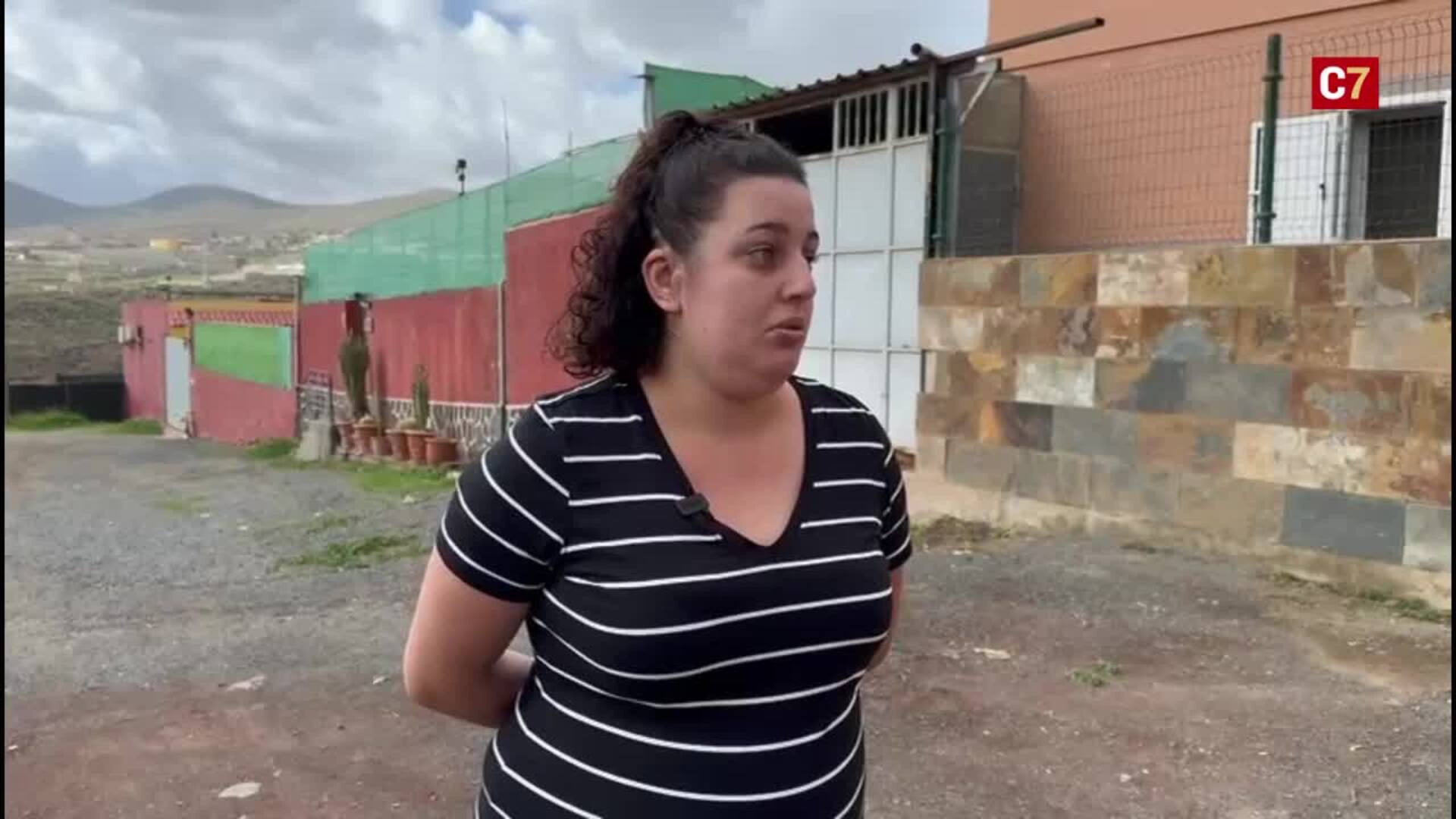 Obligados a tapar puertas y ventanas de sus casas en Telde