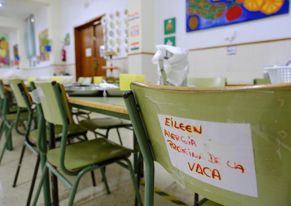 Imagen secundaria 1 - El equipo del ecocomedor del Salvador Manrique de Lara cuida al detalle la alimentación de los comensales.