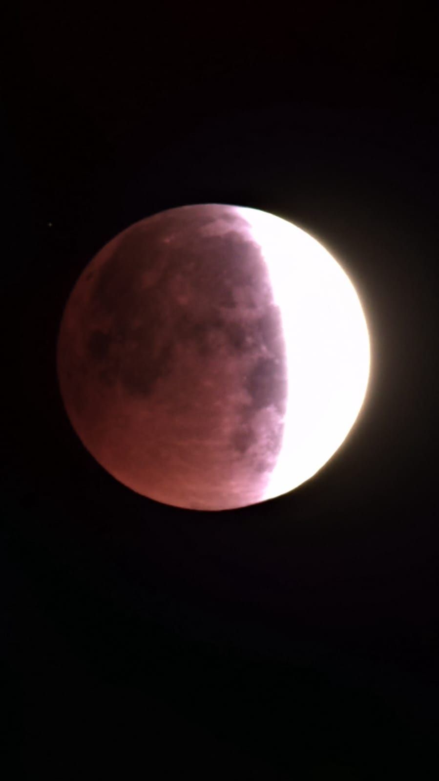 El cielo de Gran Canaria se tiñe de rojo con el eclipse de la luna de sangre