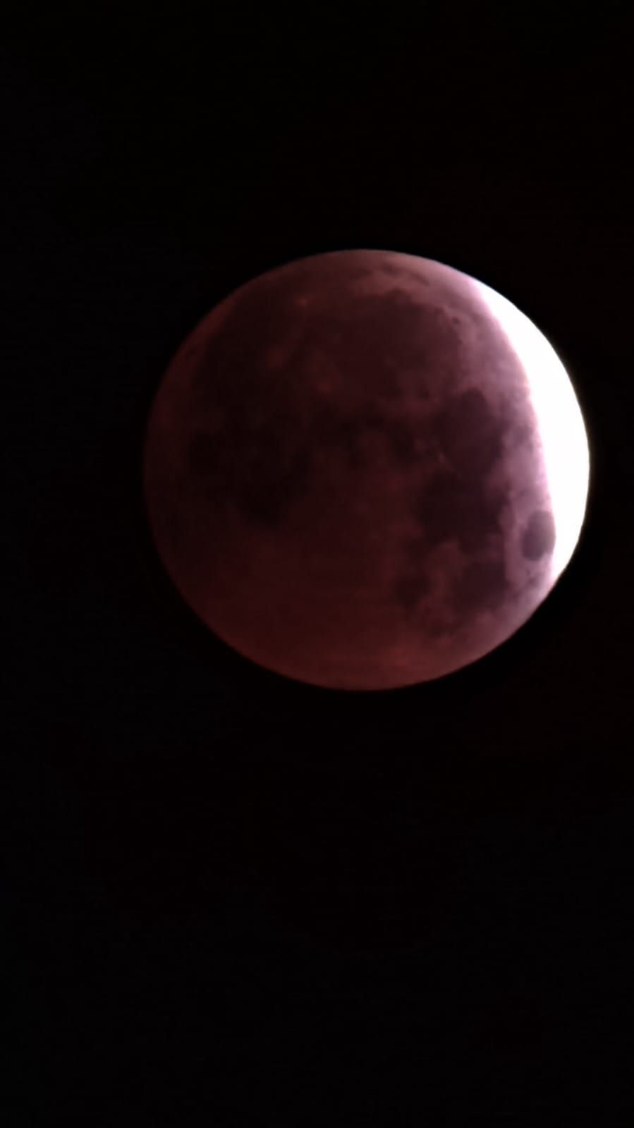 El cielo de Gran Canaria se tiñe de rojo con el eclipse de la luna de sangre