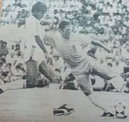 Ricardo Ortega, de blanco, en sus tiempos de futbolista.