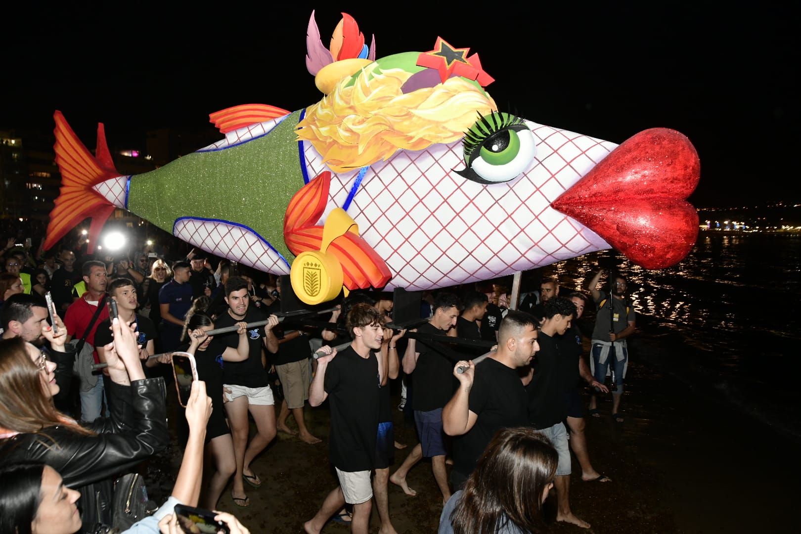 El carnaval de Las Palmas de Gran Canaria se despide con el entierro de la sardina