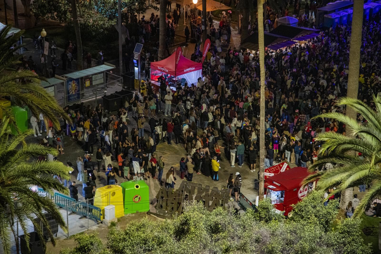 La falta de color en las noches y las galas