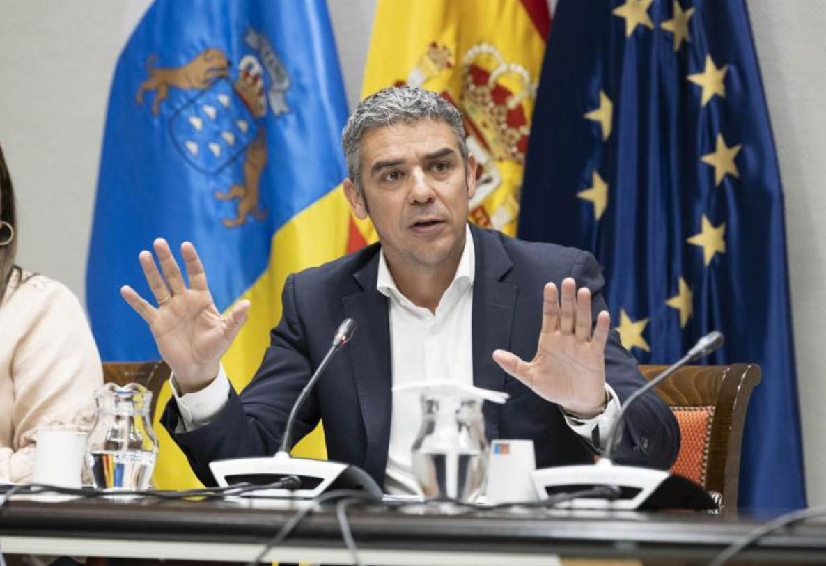 El consejero de Agricultura del Gobierno de Canarias, Narvay Quintero, durante su comparecencia en la comisión parlamentaria.