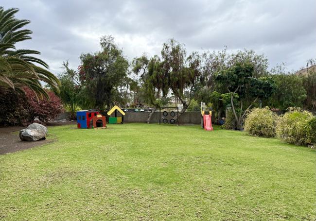 Jardín y zona de juegos en El Caserón del Cortijo