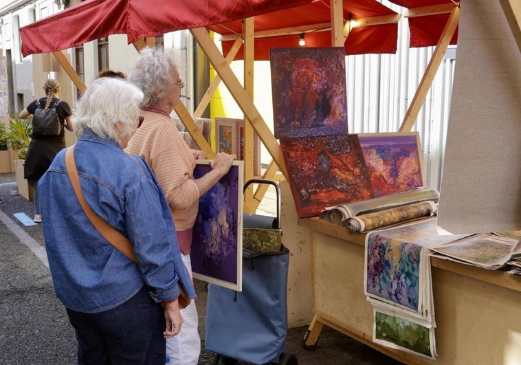 Alcaravaneras ha sido el emplazamiento escogido para celebrar un día en el que al arte y los y las artistas han hecho suyo el barrio.