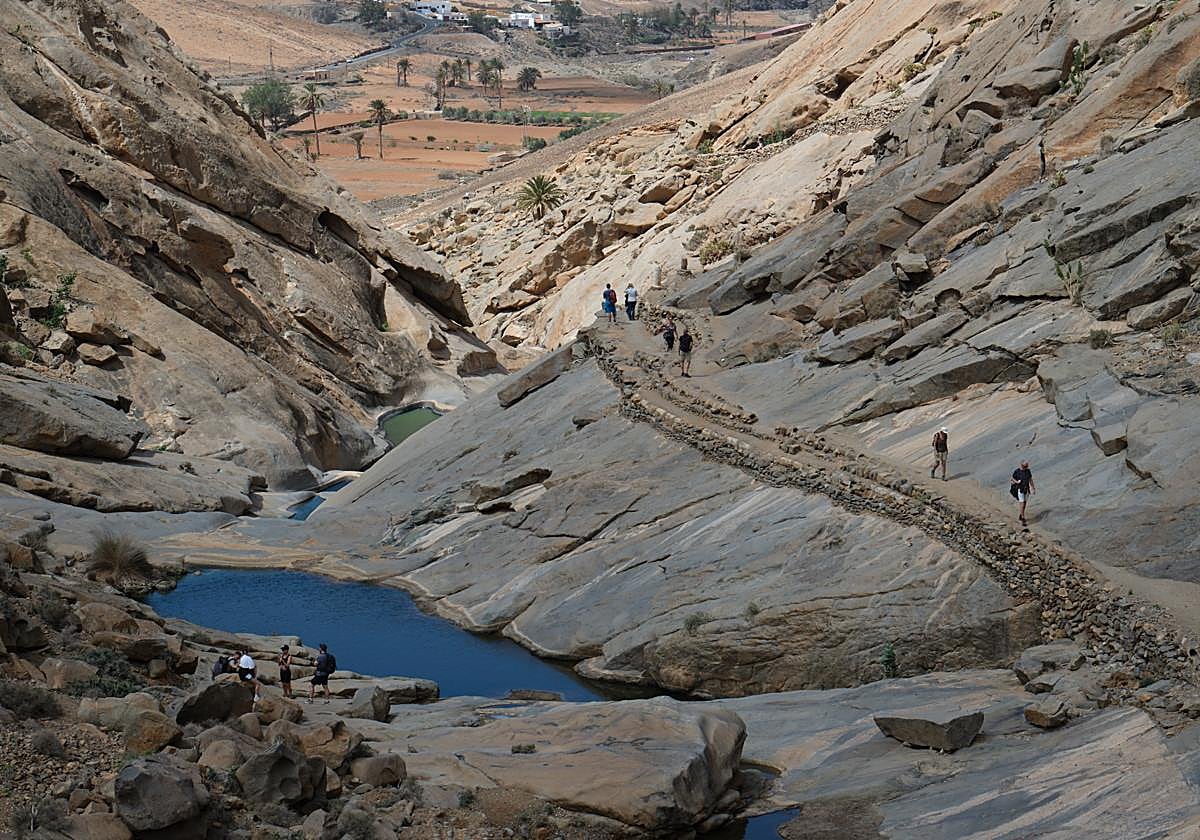 The Pressure on the Territory in Fuerteventura Begins at the Peñitas Dam and Arch