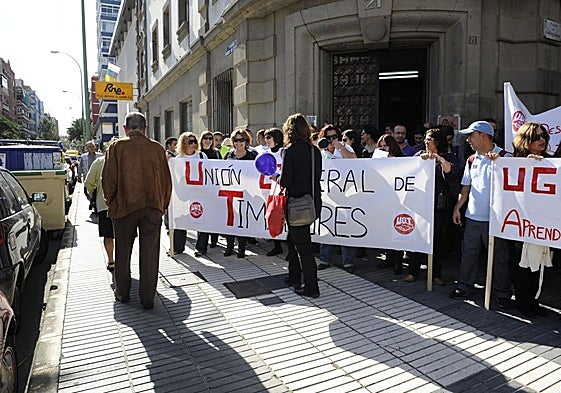 Protestas de trabajadores en 2010 cuando estalló el caso Fundescan.