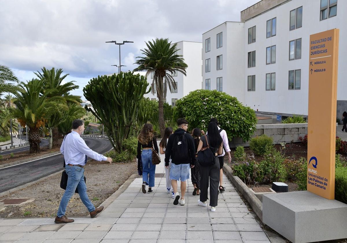 La educación universitaria no puede estar al servicio del negocio