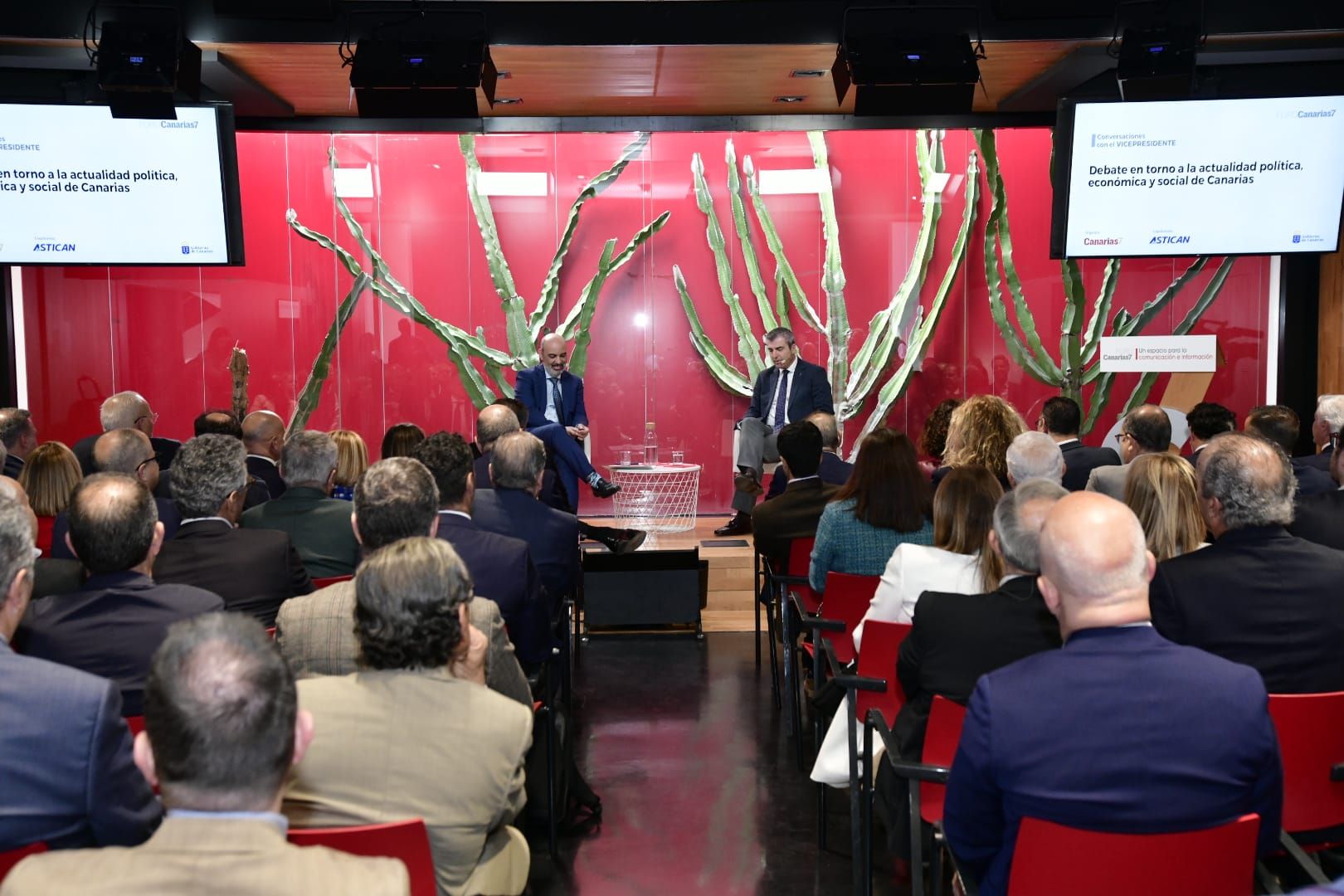 El foro CANARIAS7: &#039;Debate abierto en torno a la actualidad política, económica y social de Canarias&#039;, en imágenes