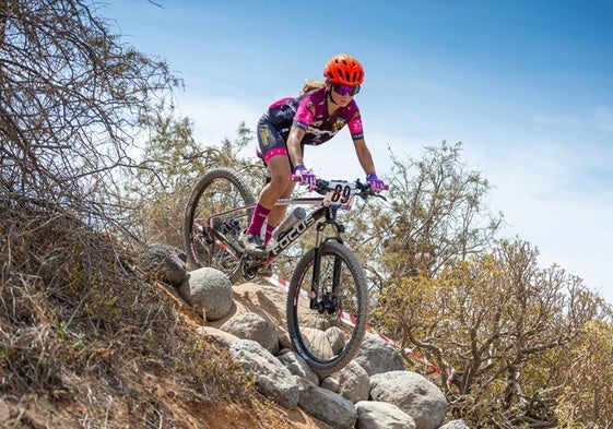 Joven participante en el MTB Atlefulca Barranco de Telde.