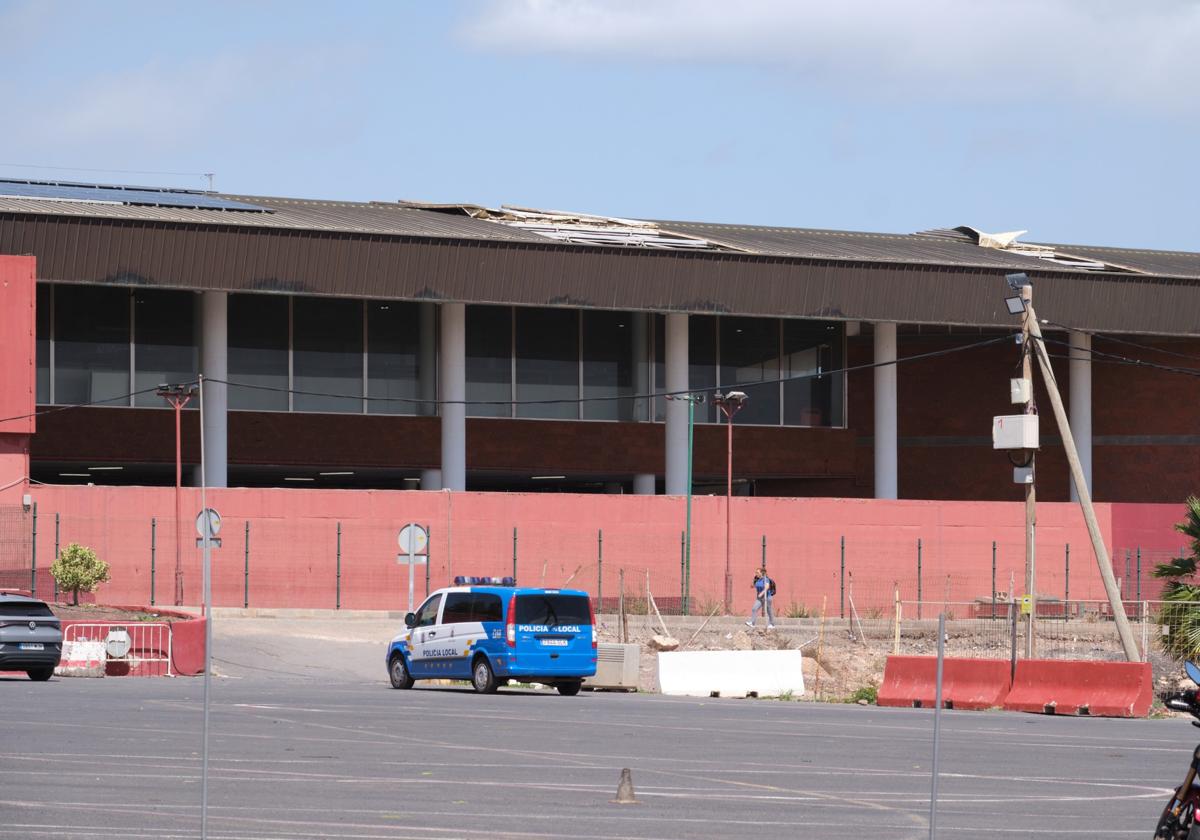 Así quedó el techo de la estación insular de guaguas, en Puerto del Rosario.