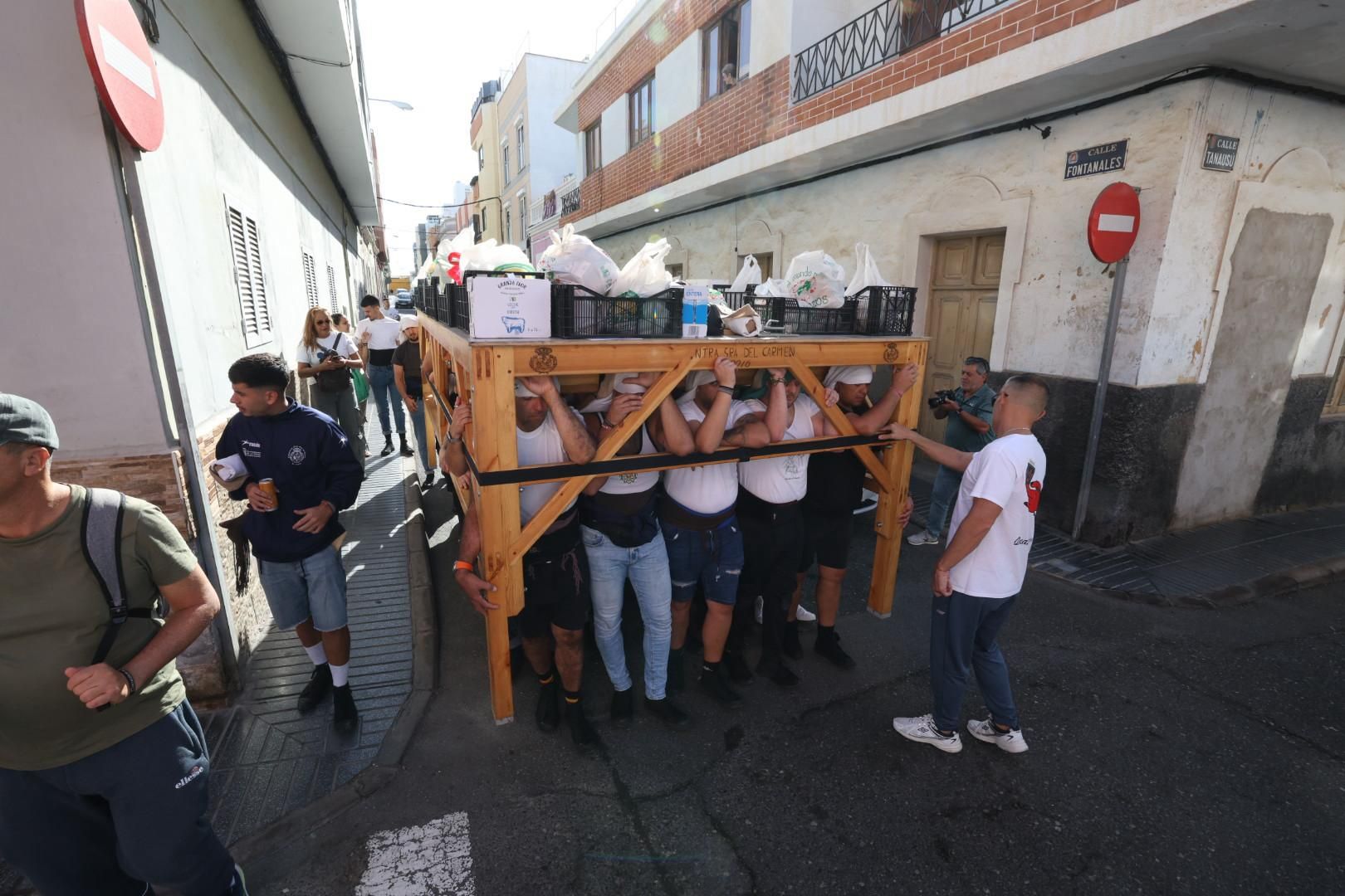 La Isleta vibra con un ensayo solidario de los Costaleros del Carmen