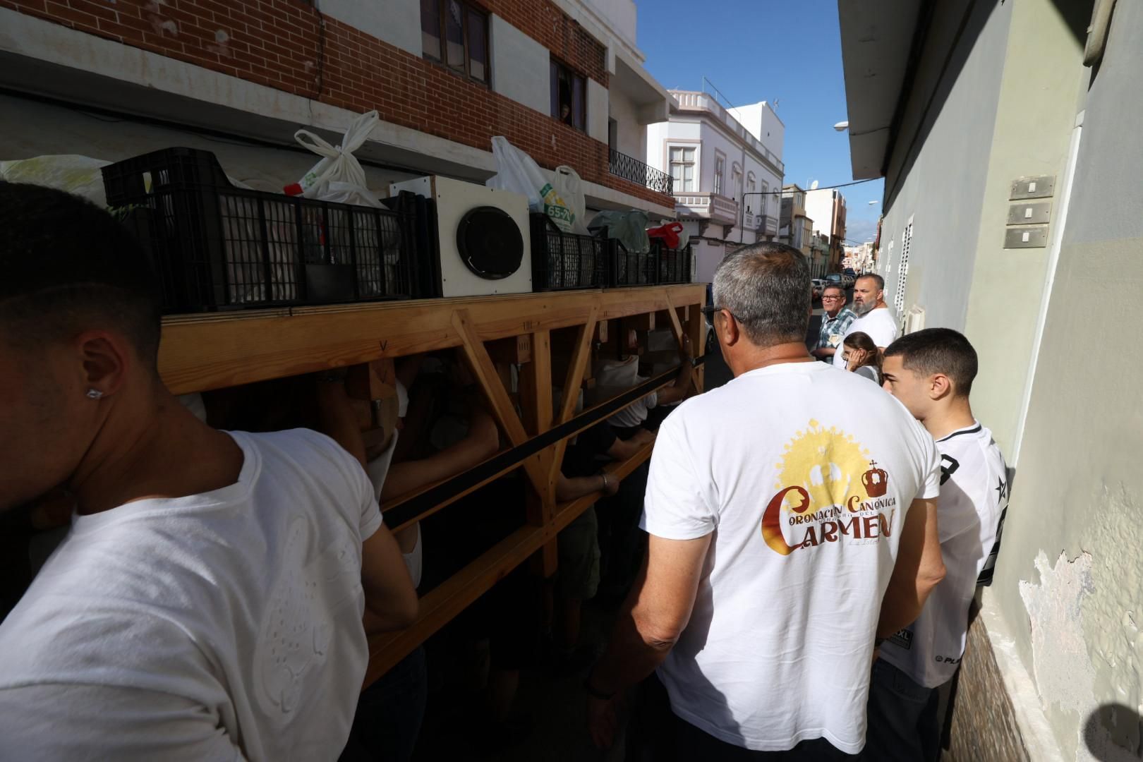 La Isleta vibra con un ensayo solidario de los Costaleros del Carmen