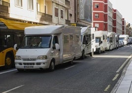 Manifestación de caravanistas, en febrero pasado, por las calles de la capital de la isla.