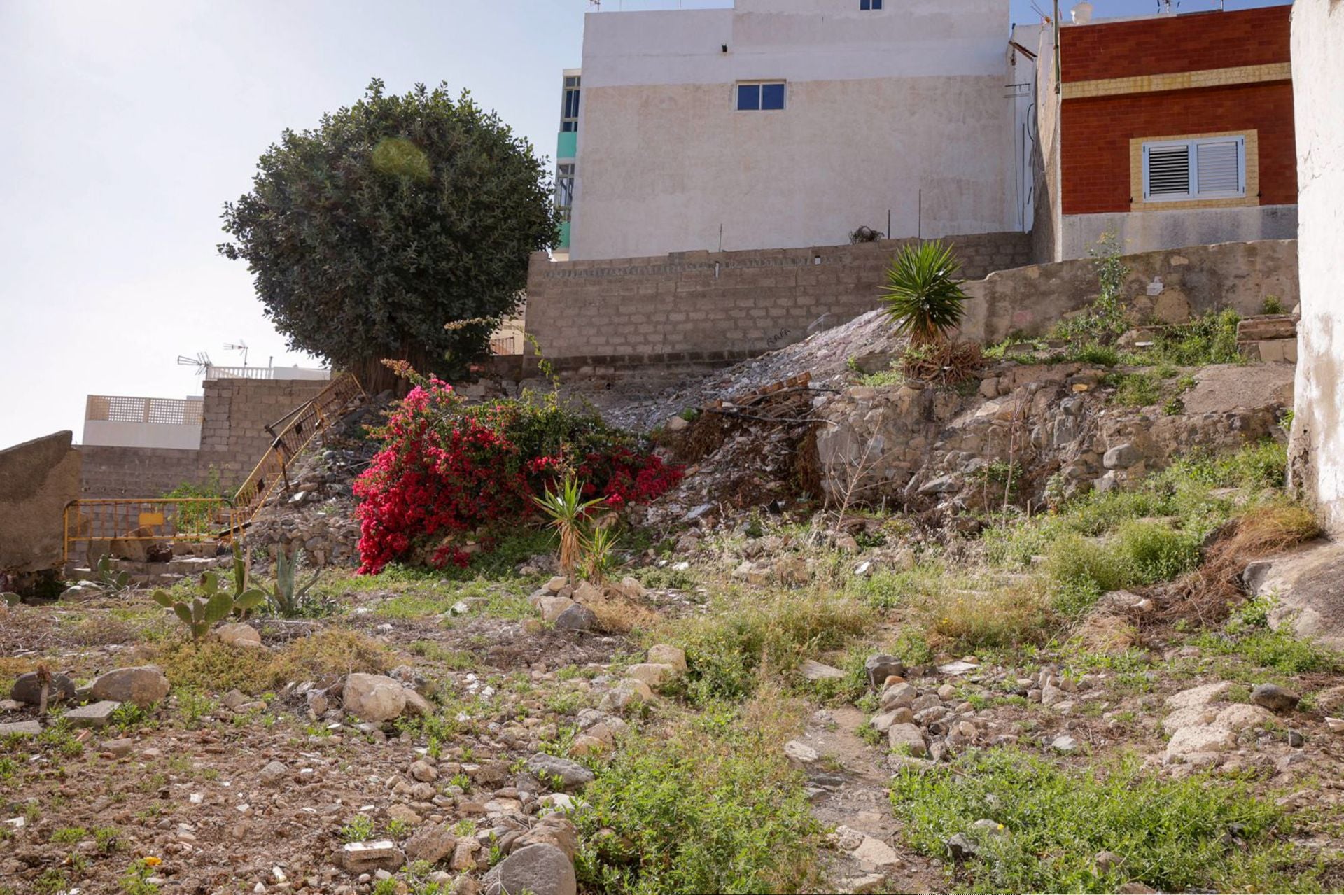 Los vecinos de San Roque enseñan el deterioro de sus calles