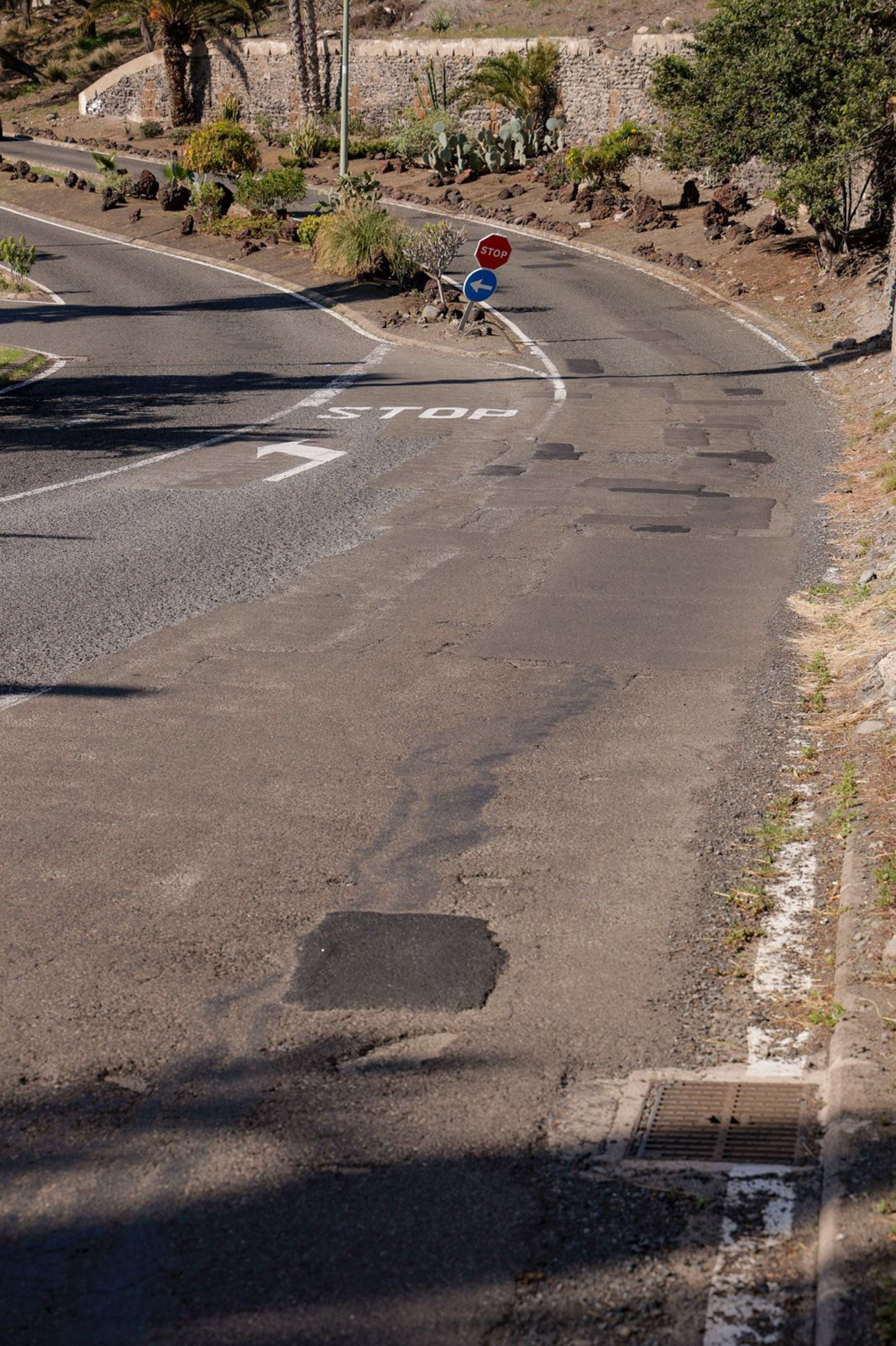 Los vecinos de San Roque enseñan el deterioro de sus calles
