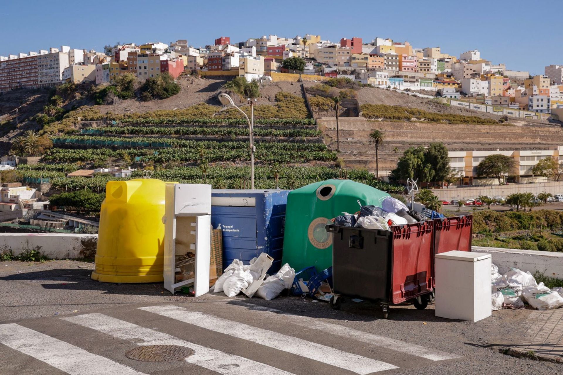 Los vecinos de San Roque enseñan el deterioro de sus calles