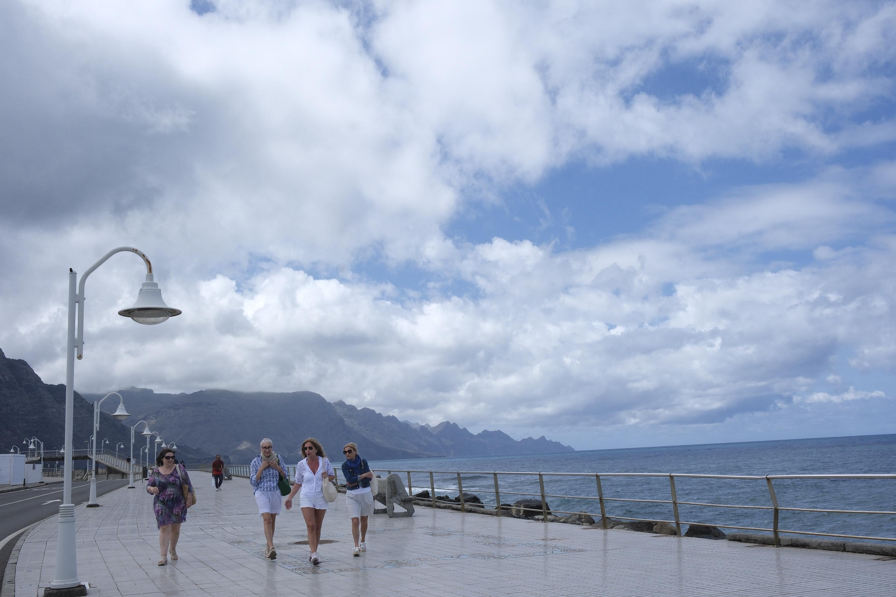 Entre paraguas y viento: La borrasca Olivier visita Canarias