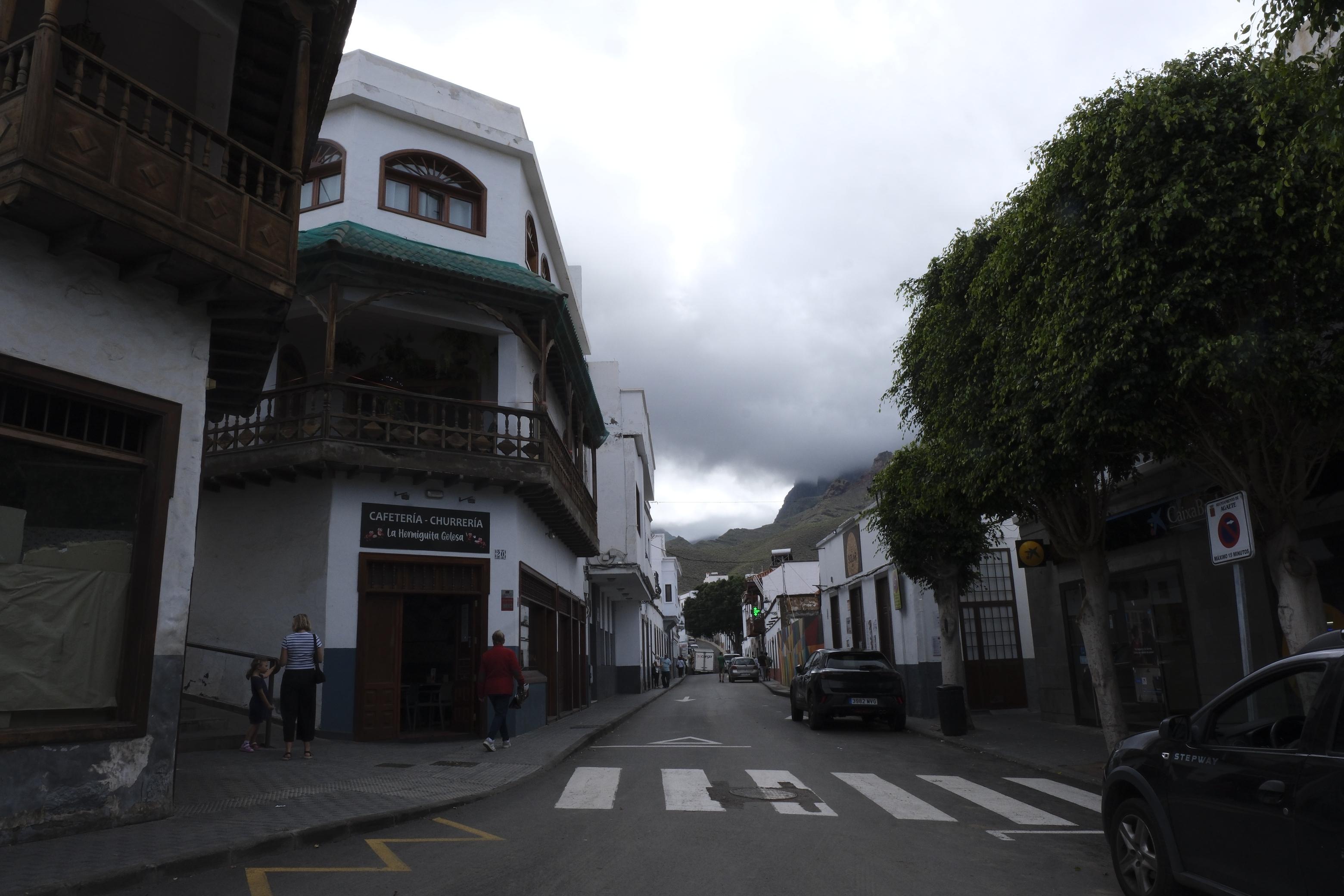 Entre paraguas y viento: La borrasca Olivier visita Canarias