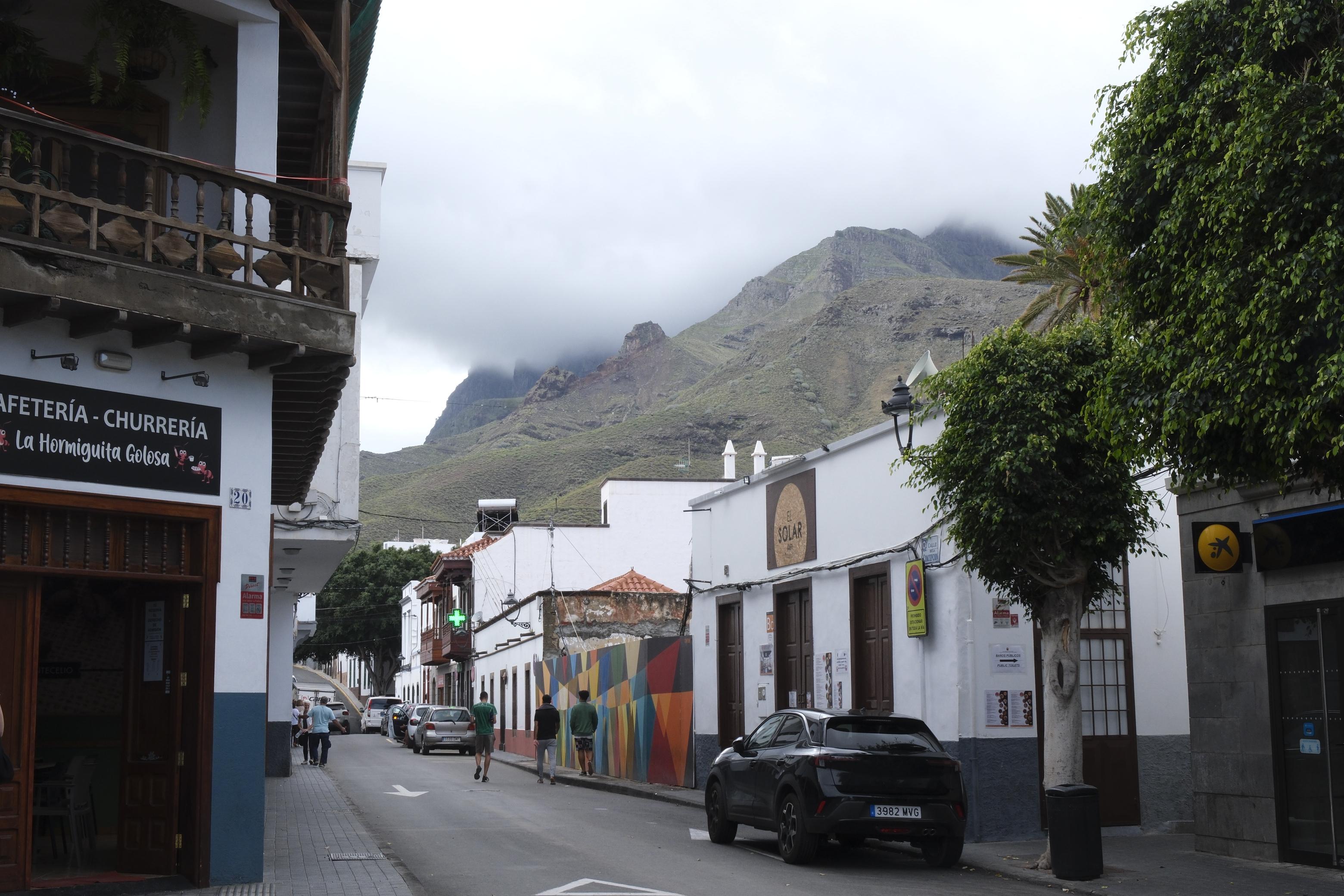 Entre paraguas y viento: La borrasca Olivier visita Canarias
