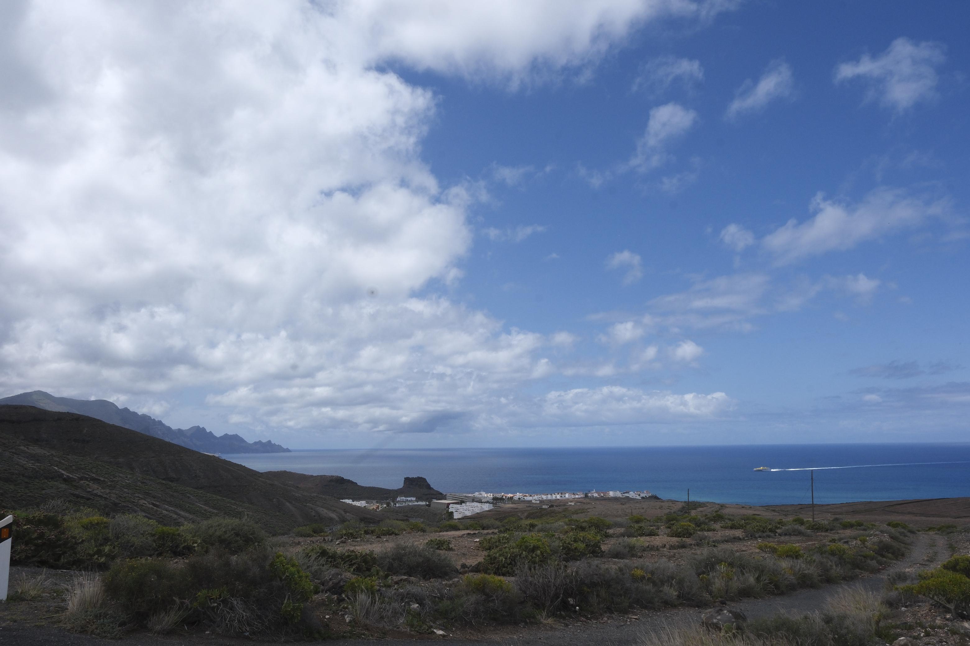Entre paraguas y viento: La borrasca Olivier visita Canarias