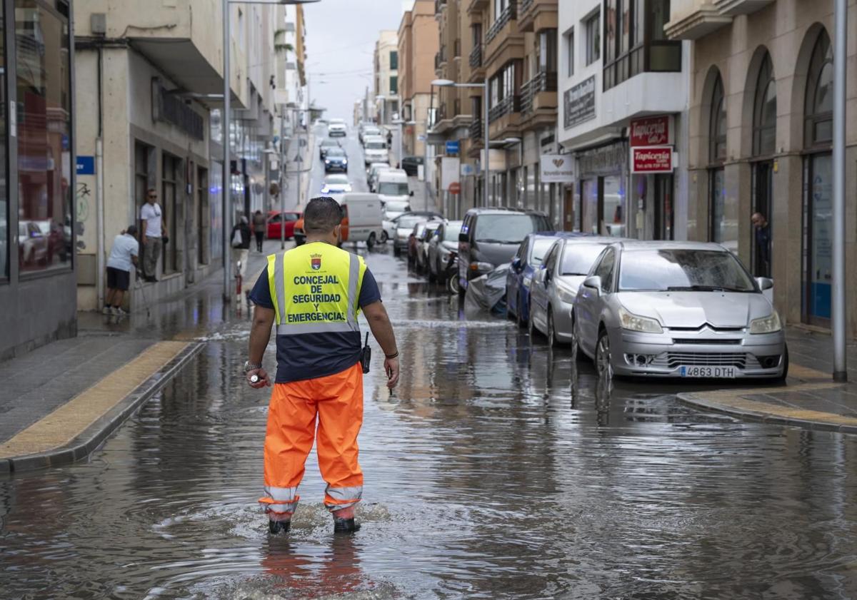 Imagen principal - Tras las primeras lluvias matinales en gran parte del archipiélago, la calma se ha instalado en las islas a la espera de una nueva descarga de la borrasca Olivier en la tarde.