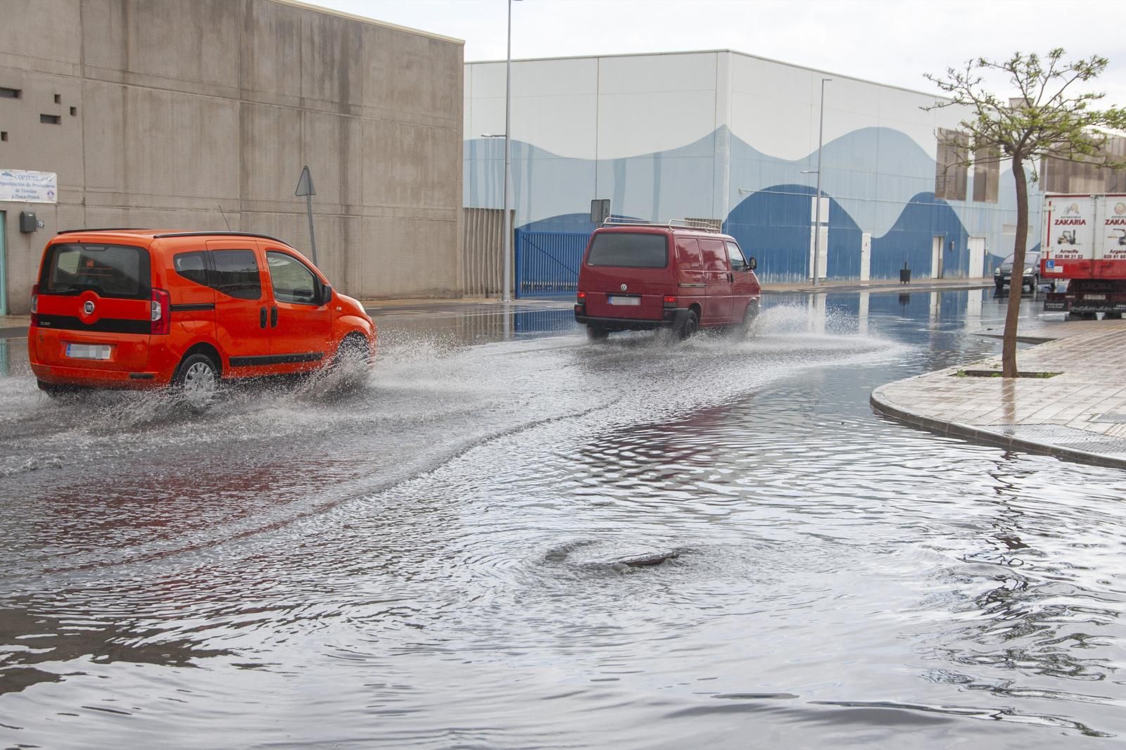 Entre paraguas y viento: La borrasca Olivier visita Canarias