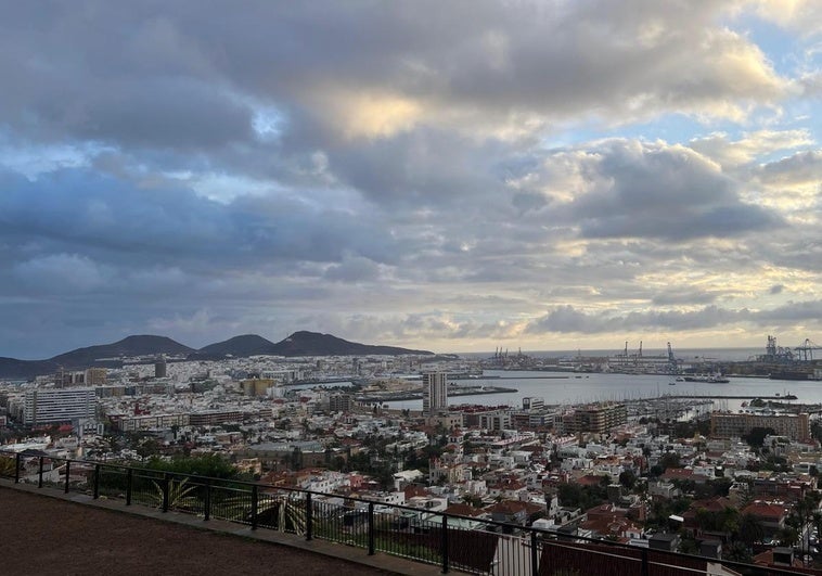 Así luce la capital grancanaria a primera hora de la mañana de este miércoles.