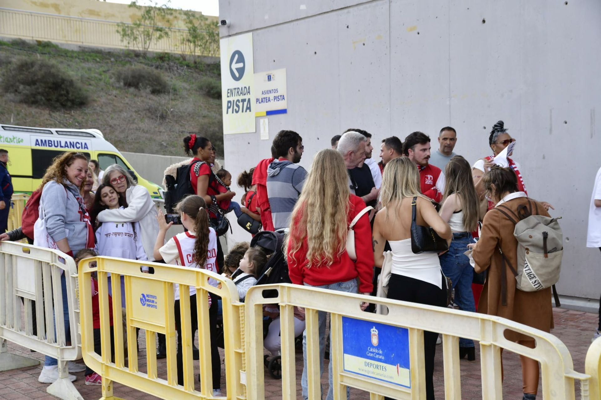 La manifestación pro Palestina a las puertas del Gran Canaria Arena, en imágenes